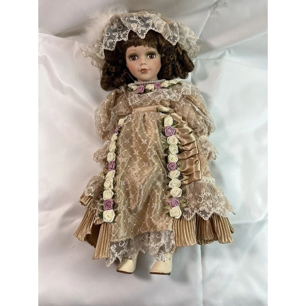 VTG Heritage Signature‎ Collection Victoria Classic Dress Porcelain Doll 15”